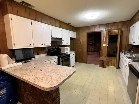 46 Calhoun Rd, Laurel, MS 39443 photo 4
