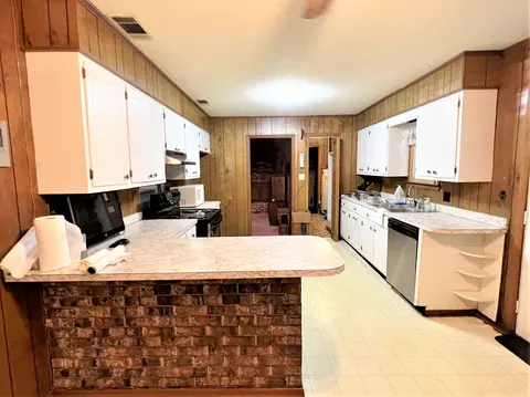 46 Calhoun Rd, Laurel, MS 39443 photo 3
