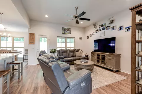 42 E Locust, Sumrall, MS 39482 photo 4