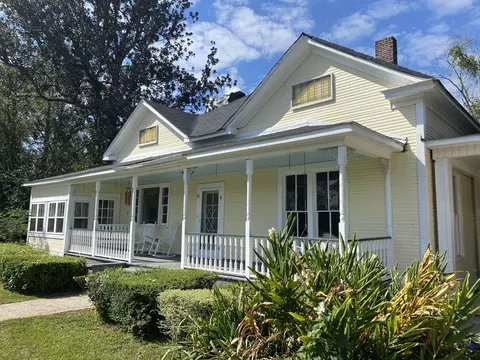 25 Eden St, Mclain, MS 39456