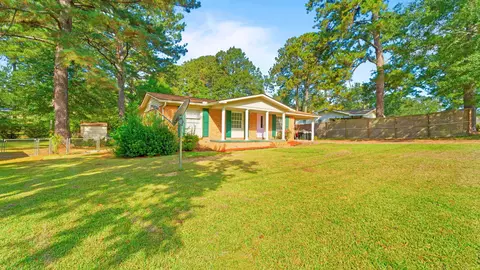36 Hillcrest Dr, Laurel, MS 39440 photo 3