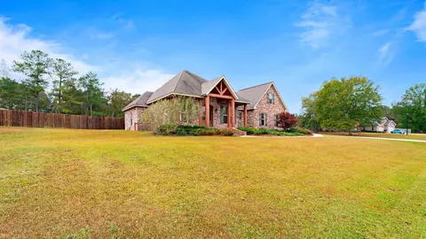 15 E Crockett Dr, Sumrall, MS 39482 photo 2
