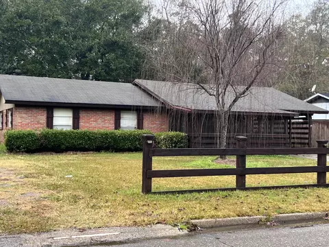 1221 N Park Ave, Columbia, MS 39429