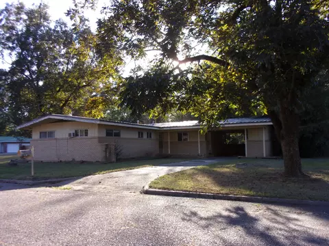 905 Camellia Ct, Columbia, MS 39429