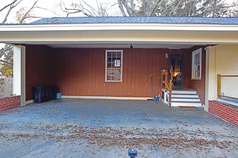 706 Garden Dr, Laurel, MS 39440 photo 2