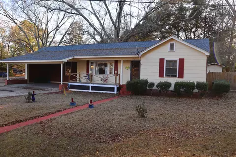 706 Garden Dr, Laurel, MS 39440 photo 1