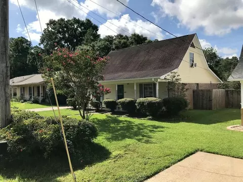 1422 Willus, Laurel, MS 39440 photo 2