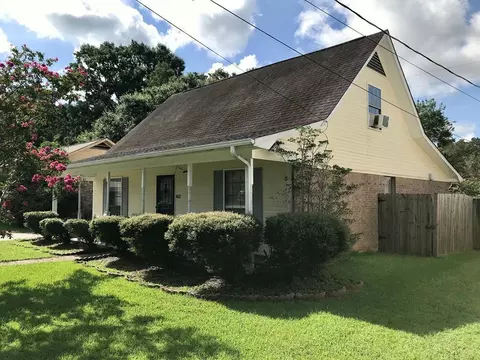 1422 Willus, Laurel, MS 39440