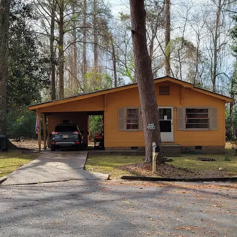 1201 Pine Ct, Columbia, MS 39429