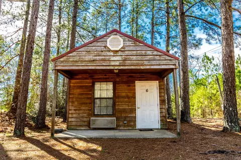 23 Pine Hill Dr, Collins, MS 39428