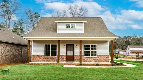2 Old Chestnut Dr, Hattiesburg, MS 39402