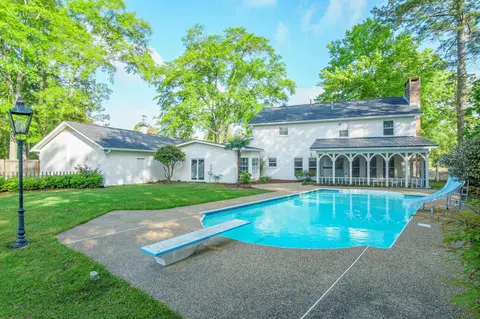 100 Heatherwood Dr, Hattiesburg, MS 39402