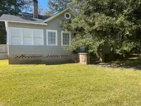 1206 N 1st Ave, Laurel, MS 39440
