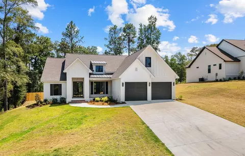 121 Brookhollow Blvd, Hattiesburg, MS 39402