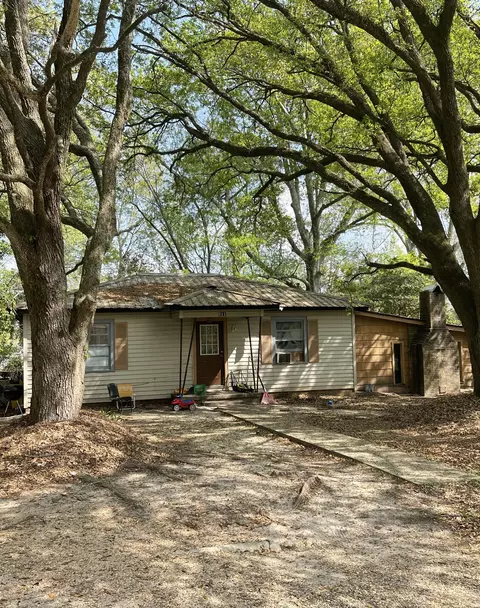 211 Dutton, Laurel, MS 39440 photo 1