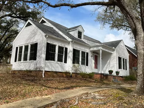 1301 Hill Dr, Laurel, MS 39440