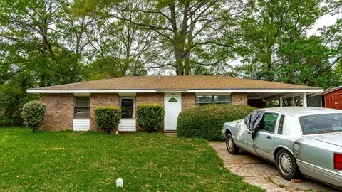 640 Phoenix Cir, Hattiesburg, MS 39401