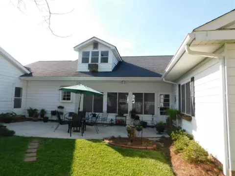 402 N First St, Collins, MS 39428 photo 3