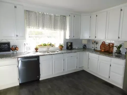 402 N First St, Collins, MS 39428 photo 9
