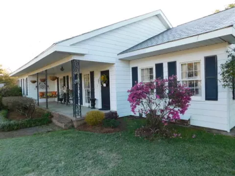 402 N First St, Collins, MS 39428 photo 2