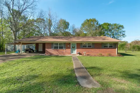 18 Center Ave, Sumrall, MS 39482