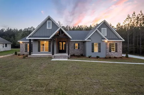 33 Pipestone Pass, Sumrall, MS 39482