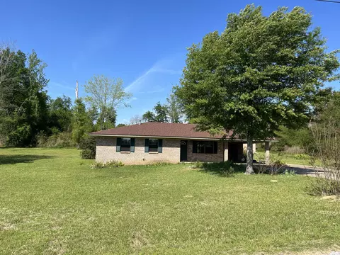 15 Pritchett Dr, Collins, MS 39428