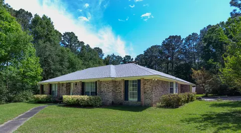 132 Fair Lake Dr, Hattiesburg, MS 39402