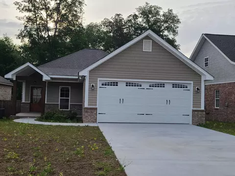 8 N Barnes Field Dr, Hattiesburg, MS 39402