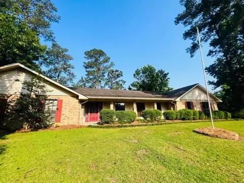 107 Pinecrest, Collins, MS 39428