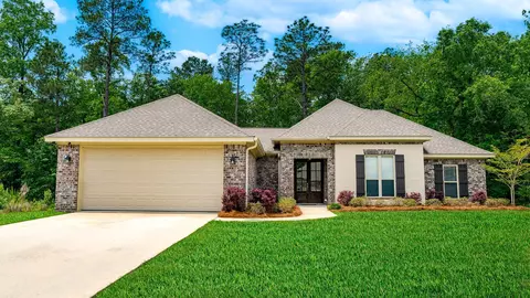 78 W Cadbury Ln, Hattiesburg, MS 39402