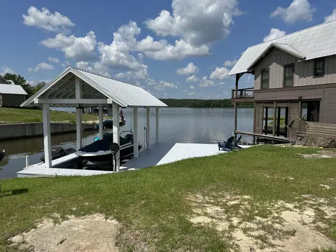 13 Pickwick Pt, Lumberton, MS 39455