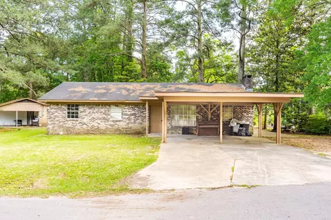 11 Chickasaw St, Laurel, MS 39440