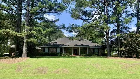 62 Robert E Lee Rd, Hattiesburg, MS 39401