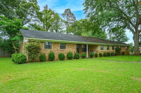 1049 Sis Hobson Ext, Hattiesburg, MS 39401