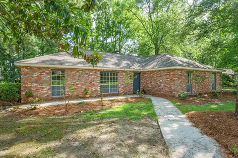217 Lynnwood Cir, Hattiesburg, MS 39402