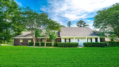 10 Rosemont Dr, Hattiesburg, MS 39402