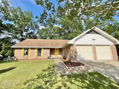 400 Hacienda Dr, Hattiesburg, MS 39402
