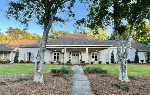 108 Heatherwood Dr, Hattiesburg, MS 39402