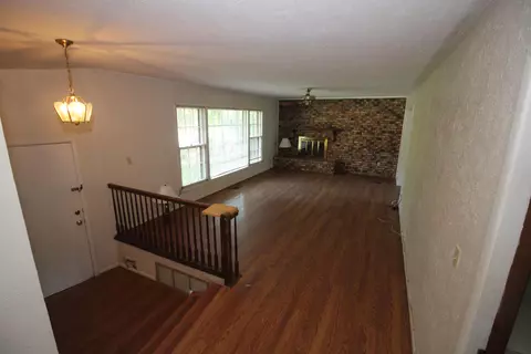704 Cherry, Laurel, MS 39440 photo 2