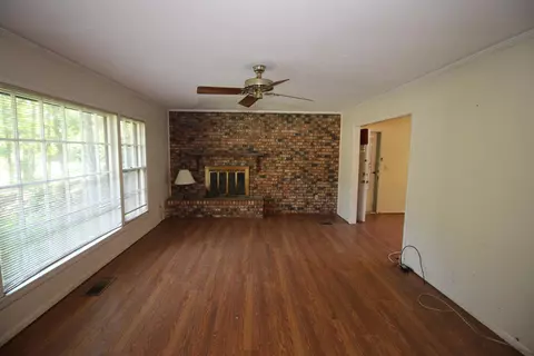 704 Cherry, Laurel, MS 39440 photo 3