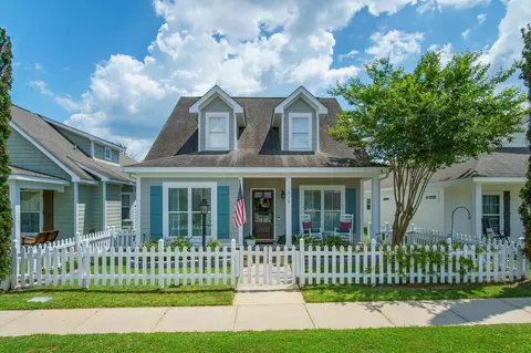 216 Legacy Blvd, Hattiesburg, MS 39402