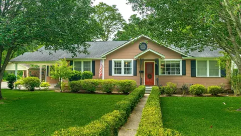 1904 Mamie, Hattiesburg, MS 39401