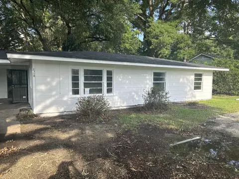 1318 West Dr, Laurel, MS 39440