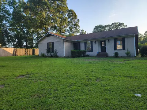 47 Leaf Ln, Hattiesburg, MS 39402