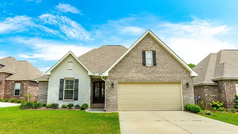 33 Thornbury Ln, Hattiesburg, MS 39402