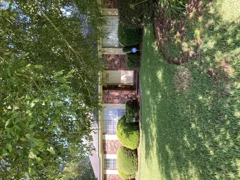 103 Pecan Grove Dr, Hattiesburg, MS 39402