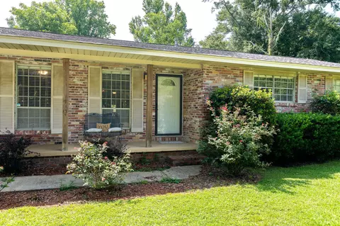 102 Sunset Dr, Petal, MS 39465