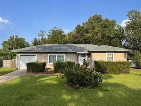 613 Meadowlane Dr, Hattiesburg, MS 39401