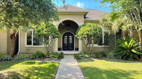 2309 Pointe Of View Dr, Ocean Springs, MS 39564